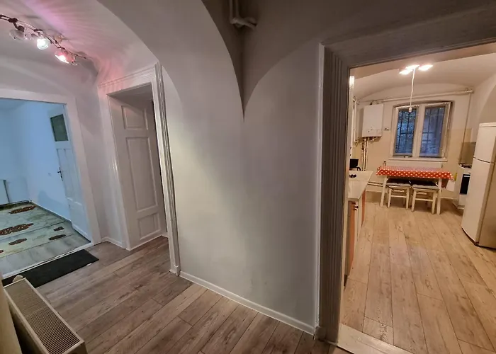R Castle - 2 Room Apartment